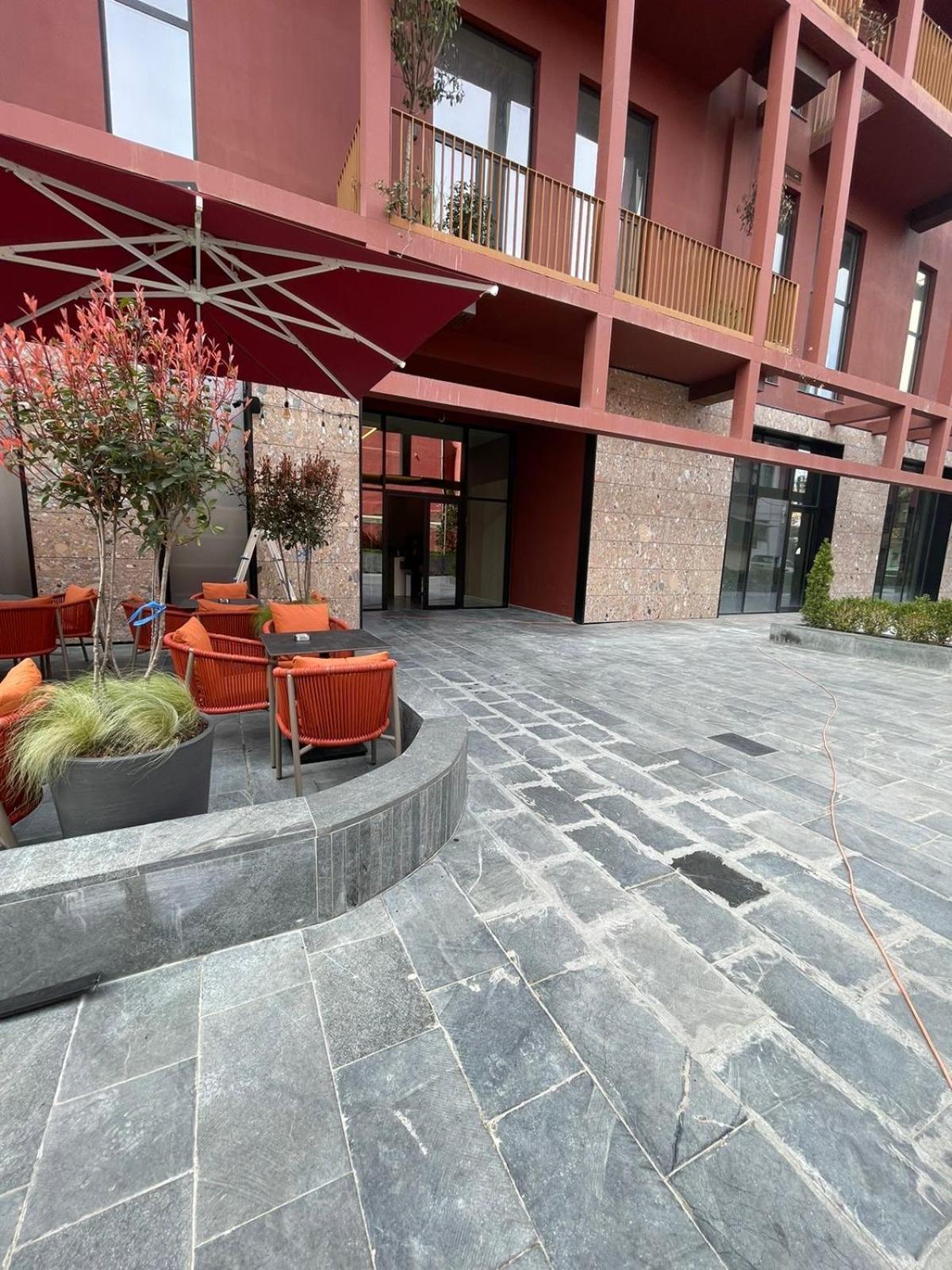 Garden Building Luxury Tiranë